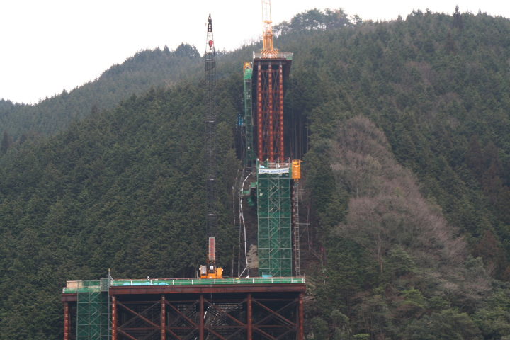 ハイピア（110m級）建設工事対岸工事風景